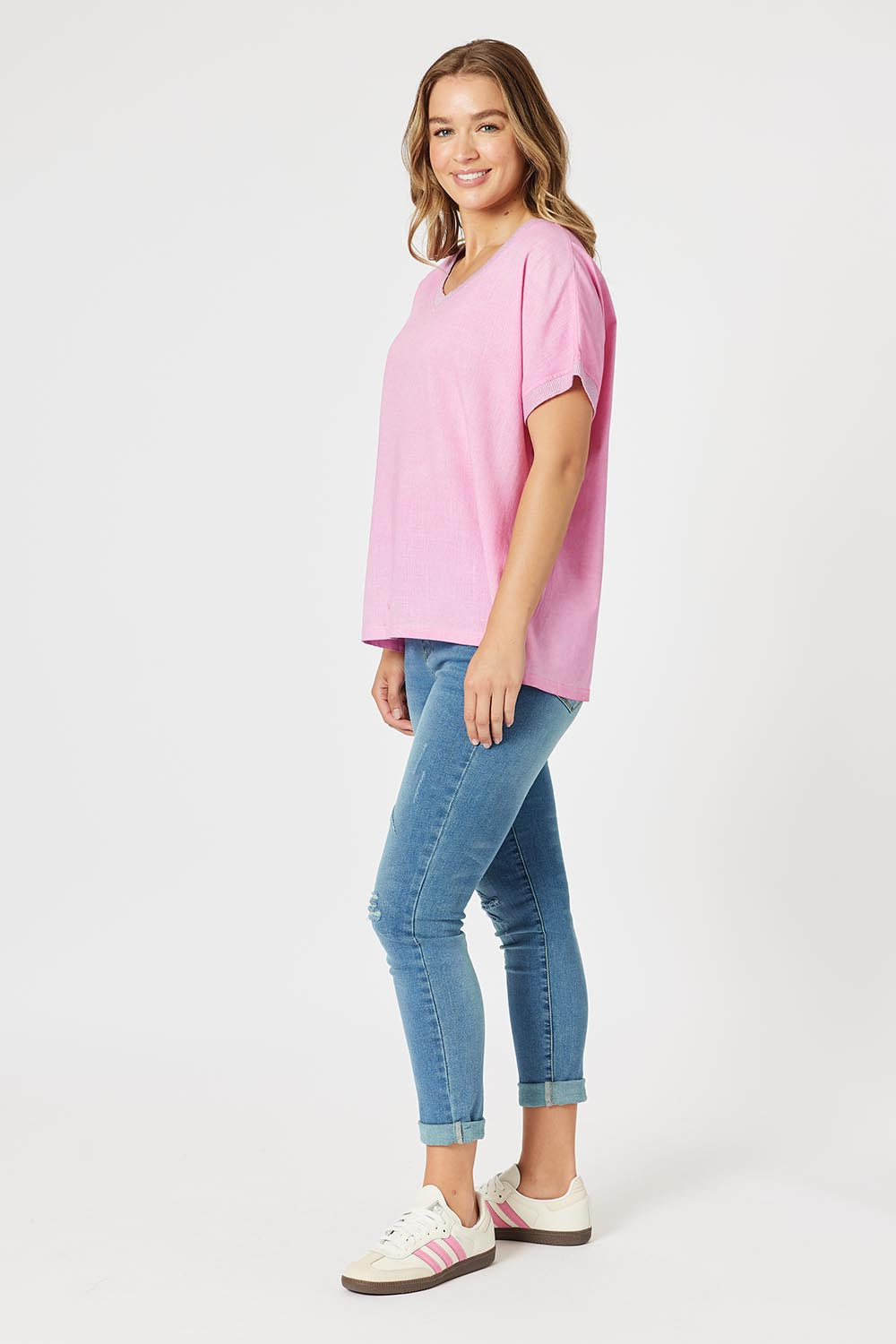 A model wearing The Sienna Linen Blend Tee in colour Pink (Pink), from the front, showing the whole outfit