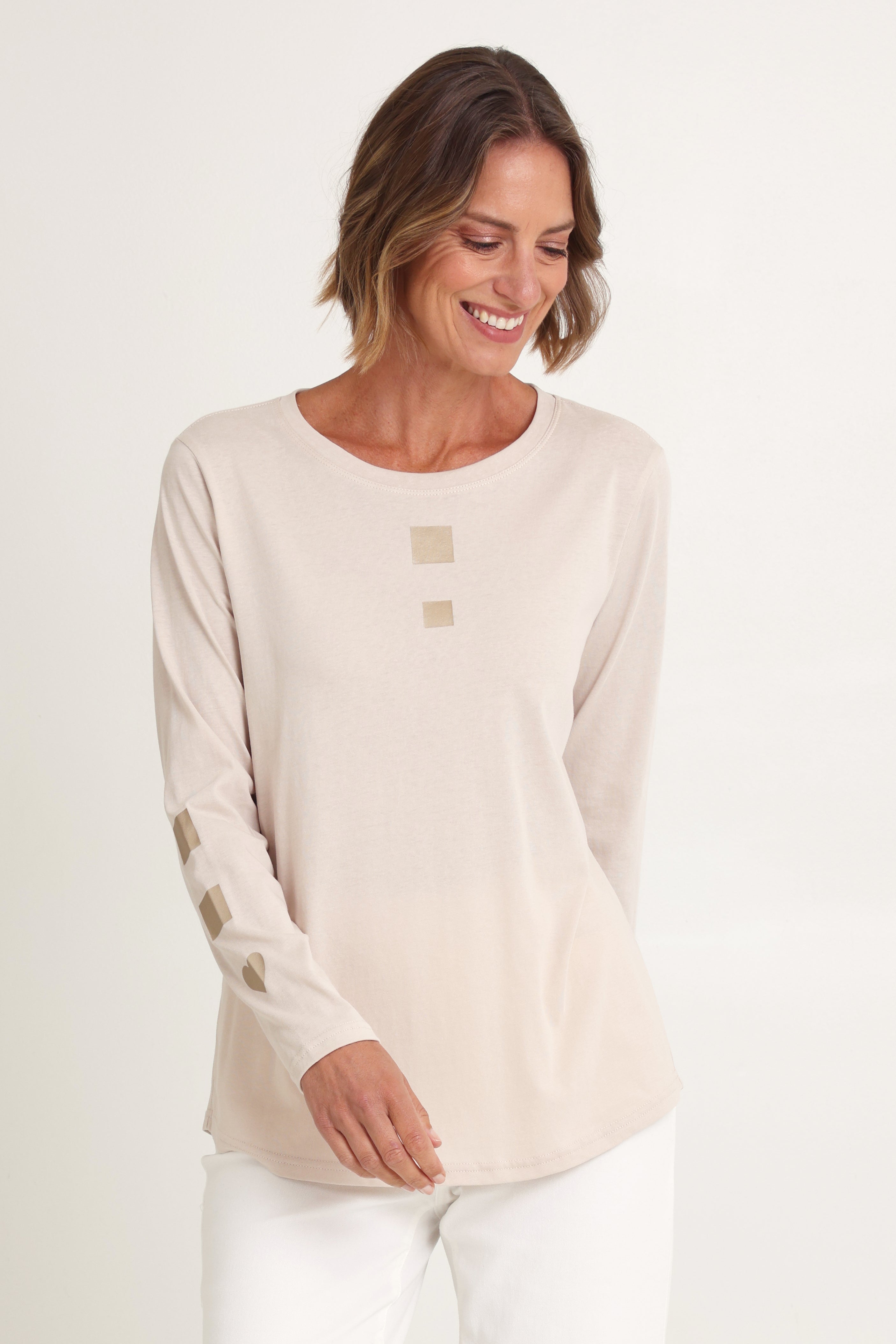 Model Riina wearing size S of the Heart Square Tee in colour Natural, from the front, cropped image