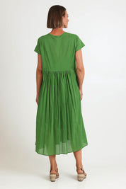 Model Riinar wearing size 10 of the Acacia Cotton Dress – Apple in colour Apple, from the front