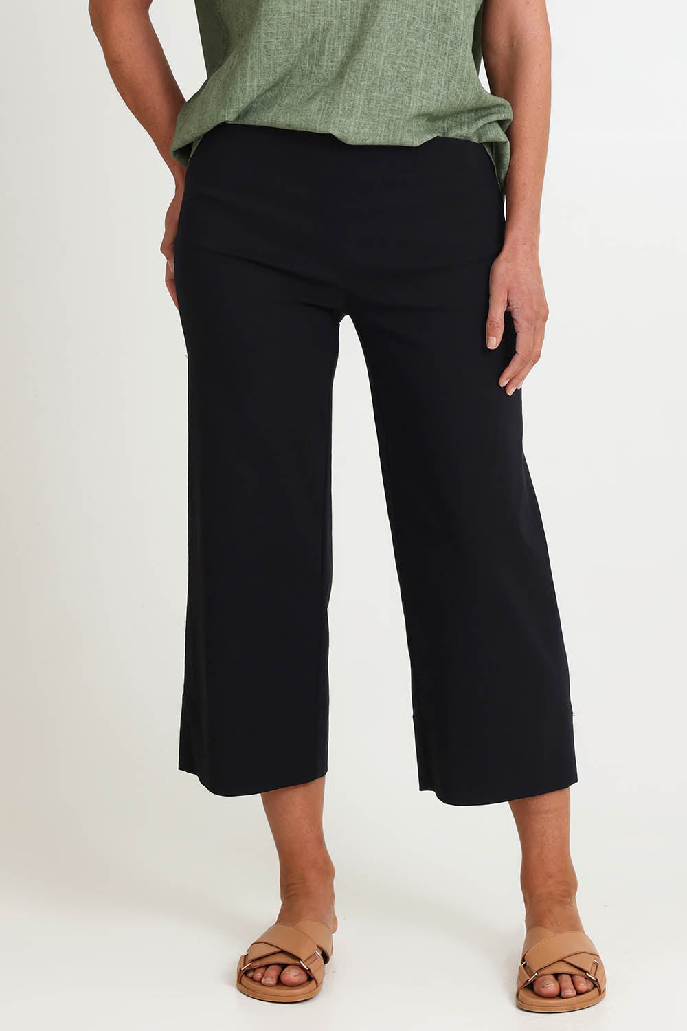 Model Riinar wearing size 10 of the Zara Wide Leg Pant - Black in colour Black, in a cropped view
