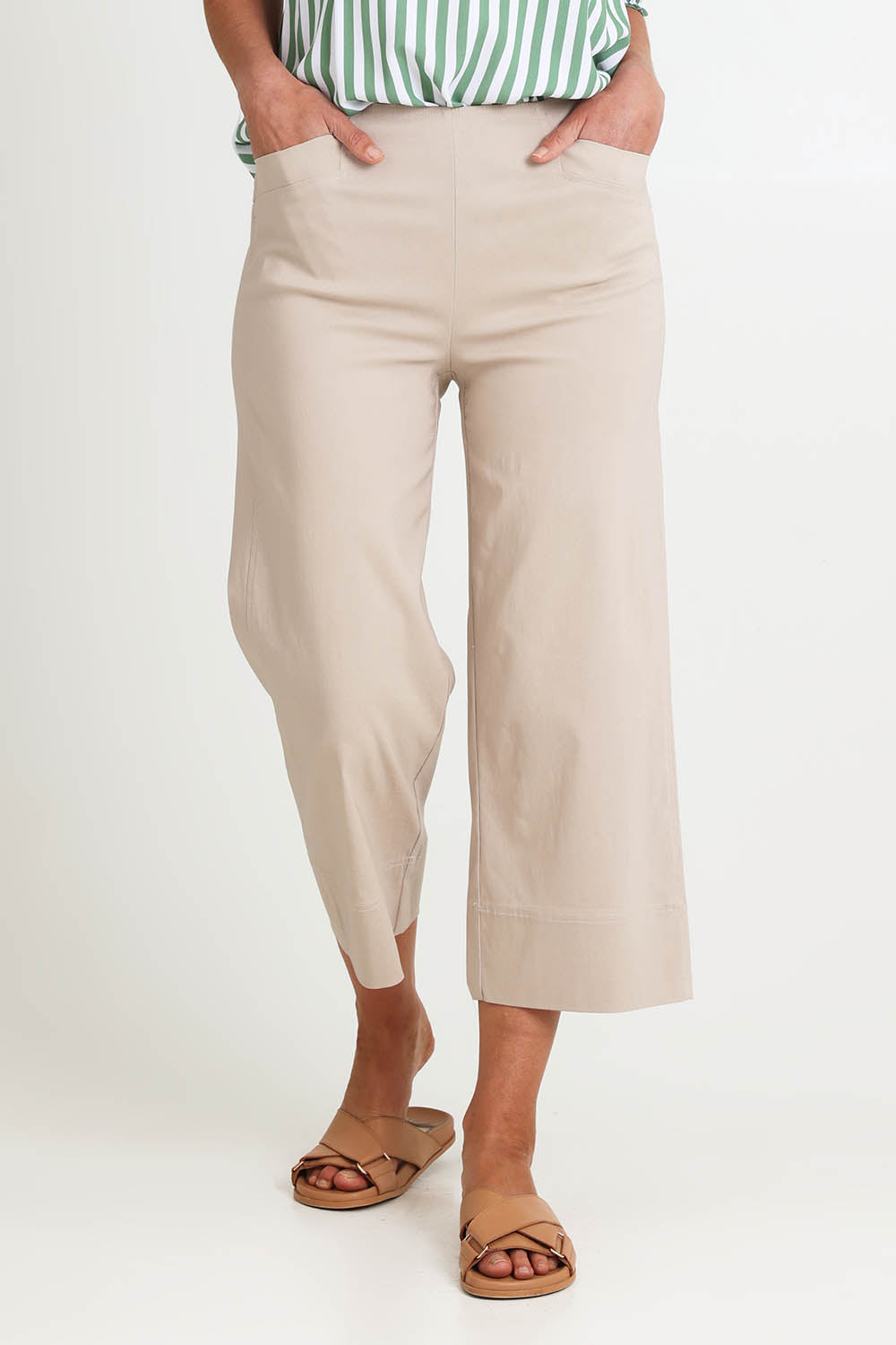 Model Riinar wearing size 10 of the Zara Wide Leg Pant - Natural in colour Natural, in a cropped view