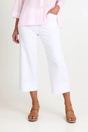Model Riinar wearing size 10 of the Zara Wide Leg Pant - White in colour White, in a cropped view