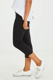 Model Olivia wearing size S of the Zara Pant in colour Black (Black), from the front, cropped image