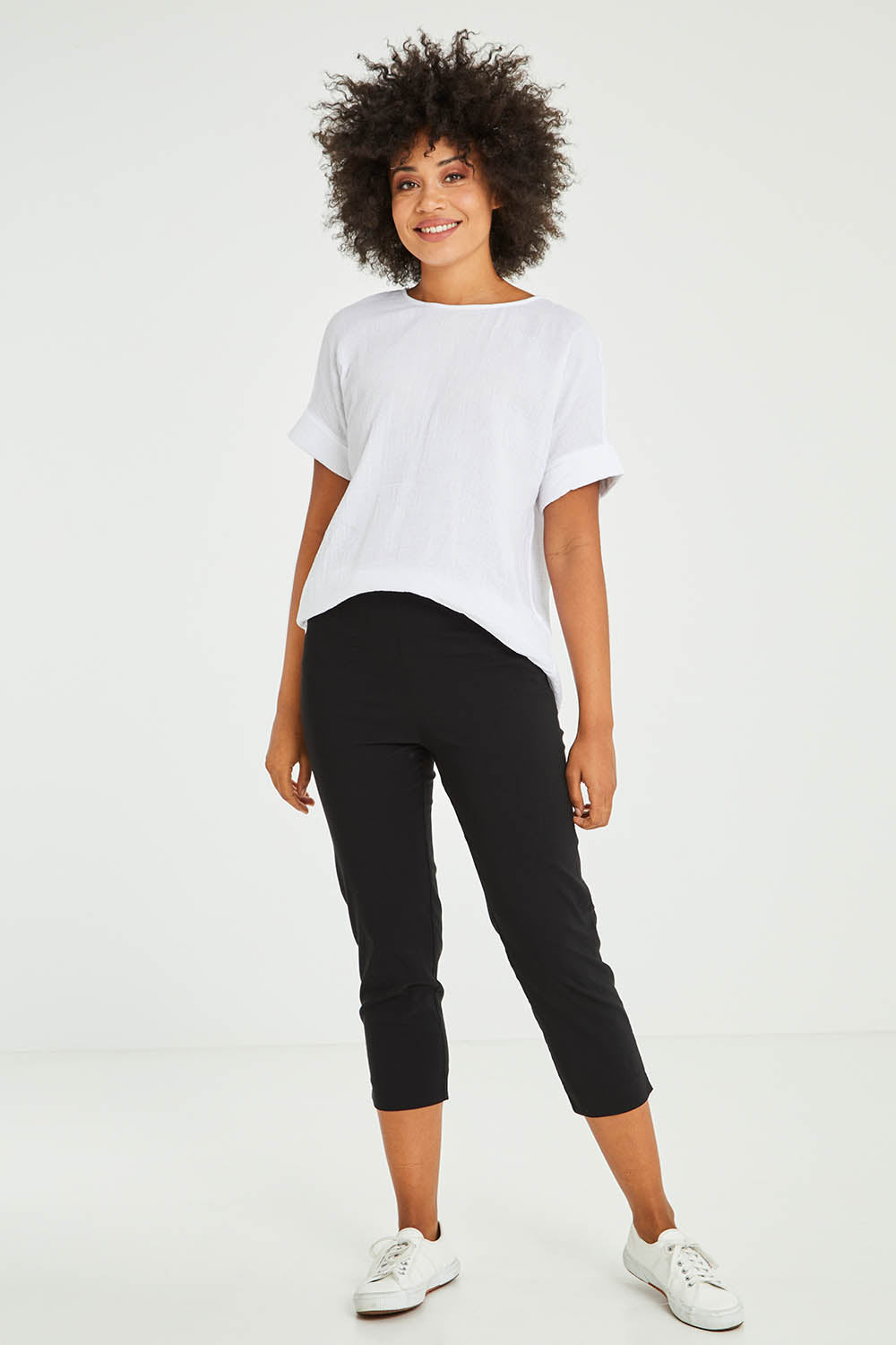 Model Olivia wearing size S of the Zara Pant in colour Black (Black), from the front, showing the whole outfit
