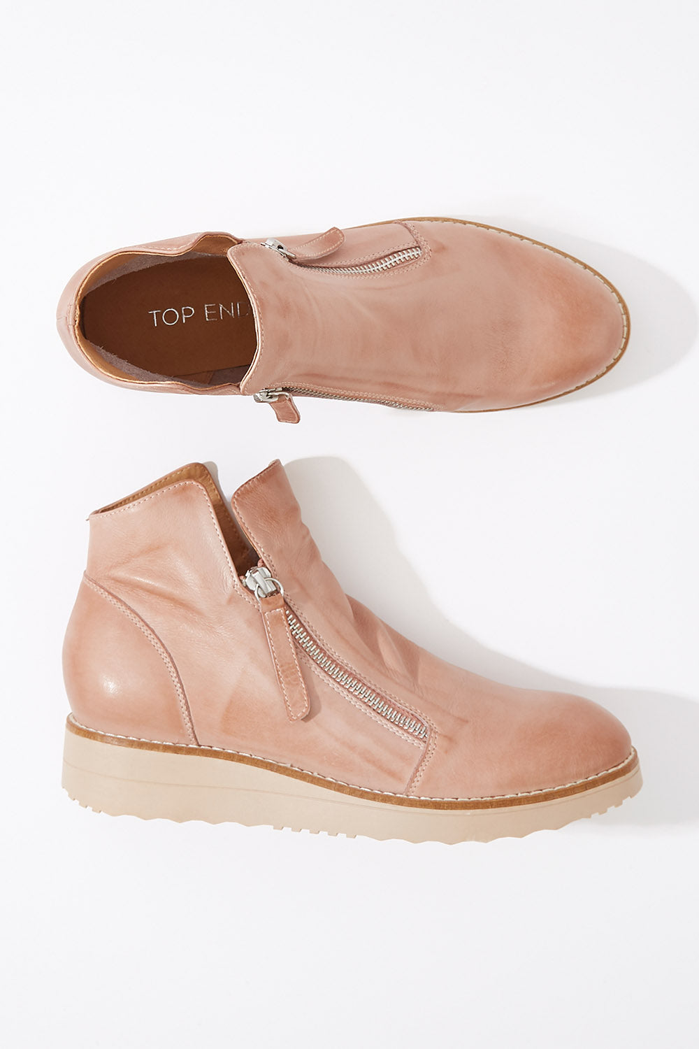 A model wearing size 37 of the Ohmy Ankle Boot in colour Cafenude, from the front, showing the whole outfit