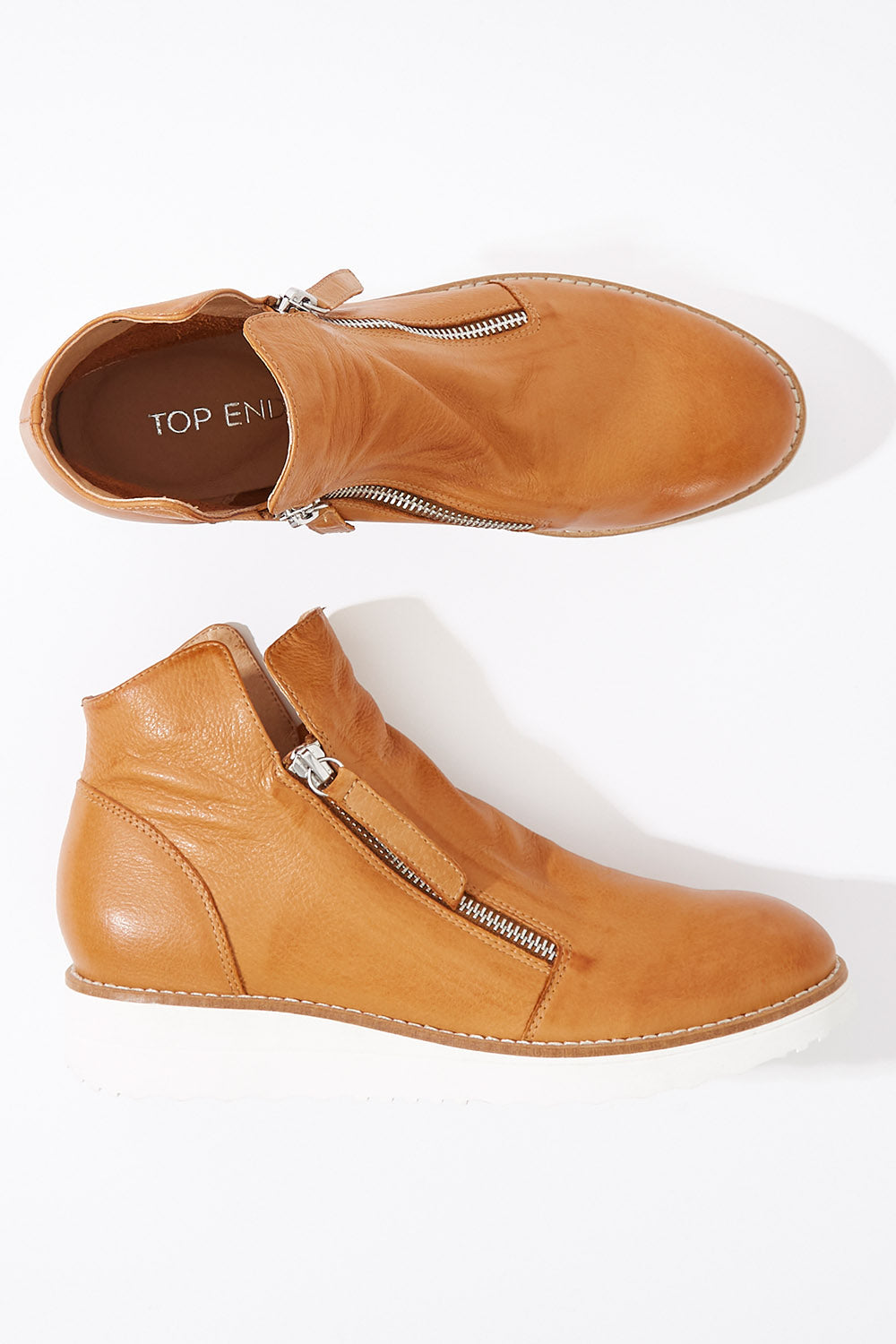 A model wearing size 37 of the Ohmy Ankle Boot in colour DkTanWhite, from the front, showing the whole outfit