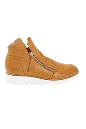 Product shot of the Ohmy Ankle Boot in colour DkTanWhite, from the front