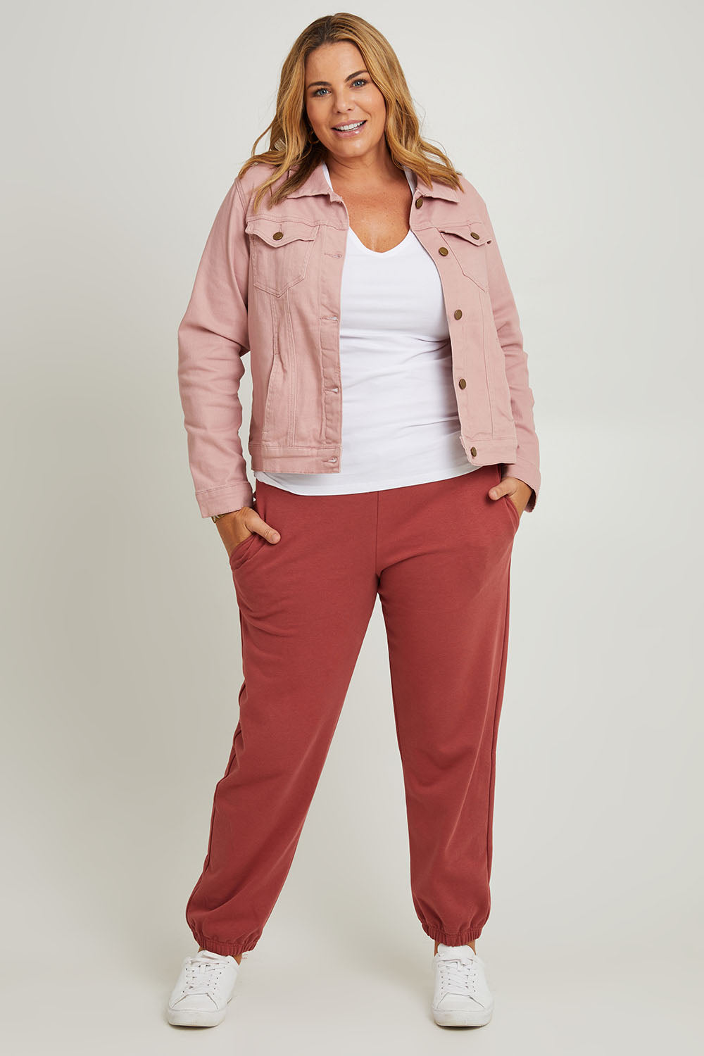 Model Fiona wearing the Cotton Terry Track Pants in colour Pinkclay (Pink), from the front, showing the whole outfit