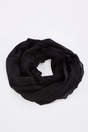 A model wearing size OneSize of the Mesh Loop Scarf in colour Black (Black), from the front, showing the whole outfit