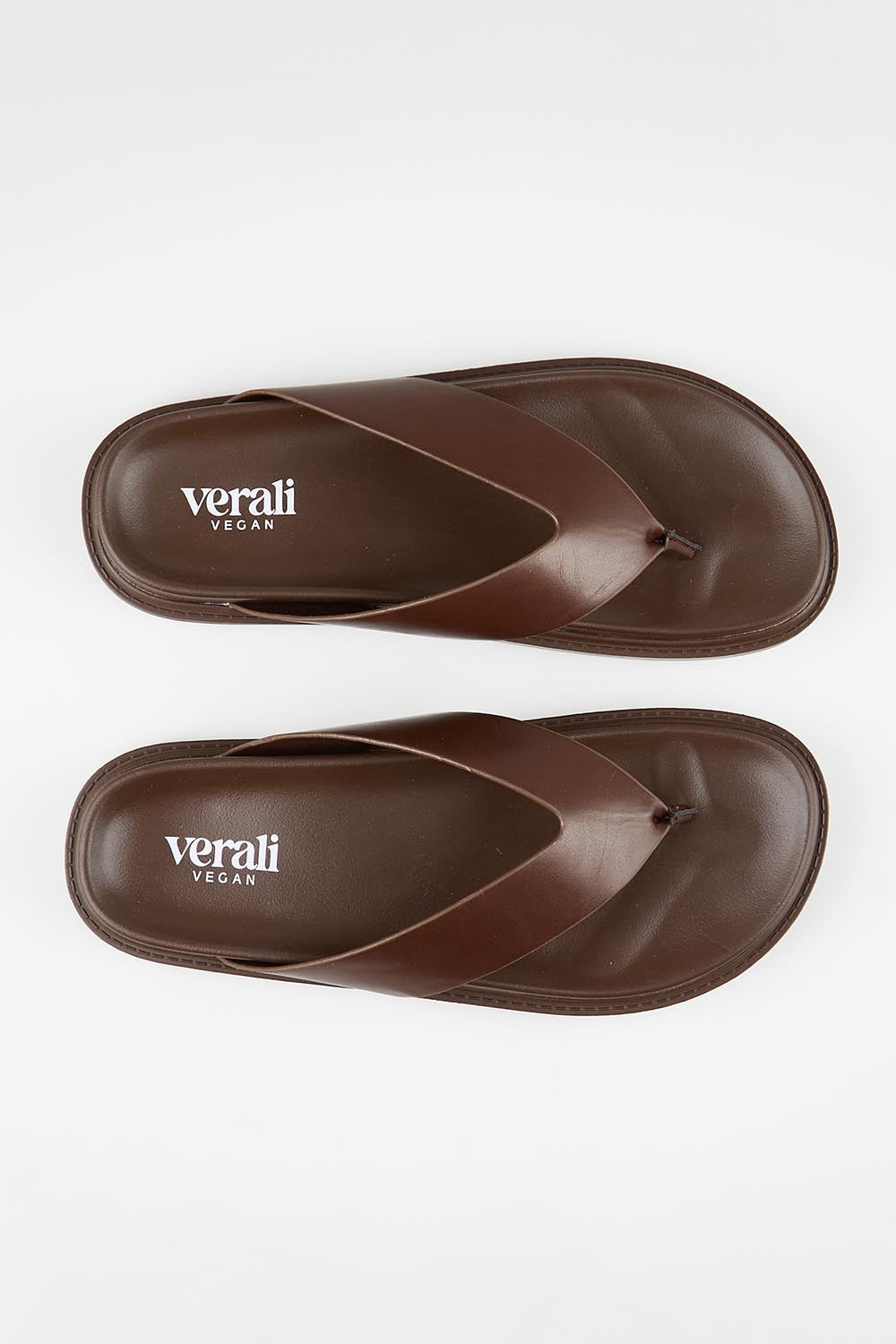 Model Genericm wearing size sample of the Bridget Slide - Chocolate in colour Chocolate, in a cropped view