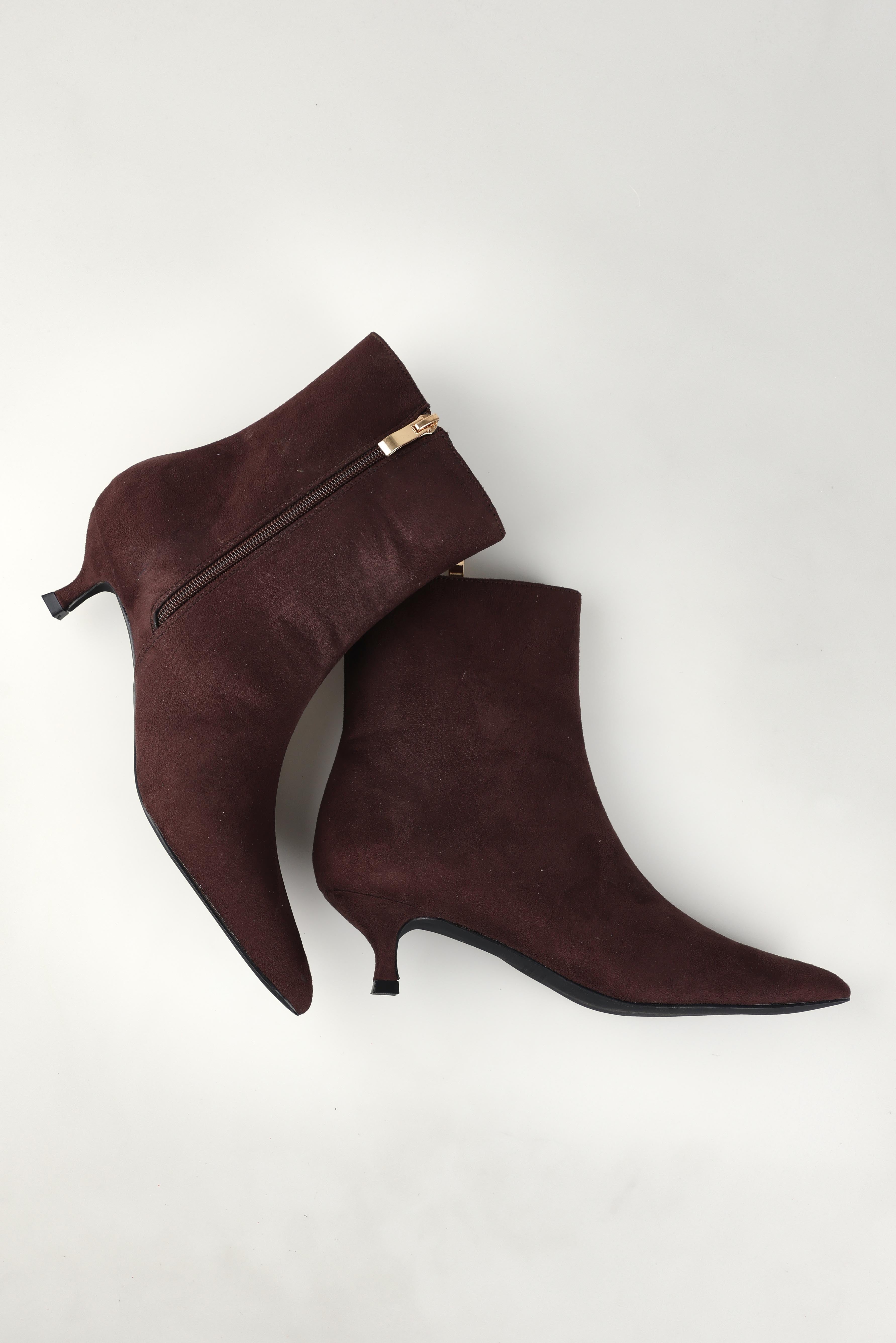 A model wearing size 37 of the Luca Kitten Heel Ankle Boot in colour Chocsuede, from the front, showing the whole outfit