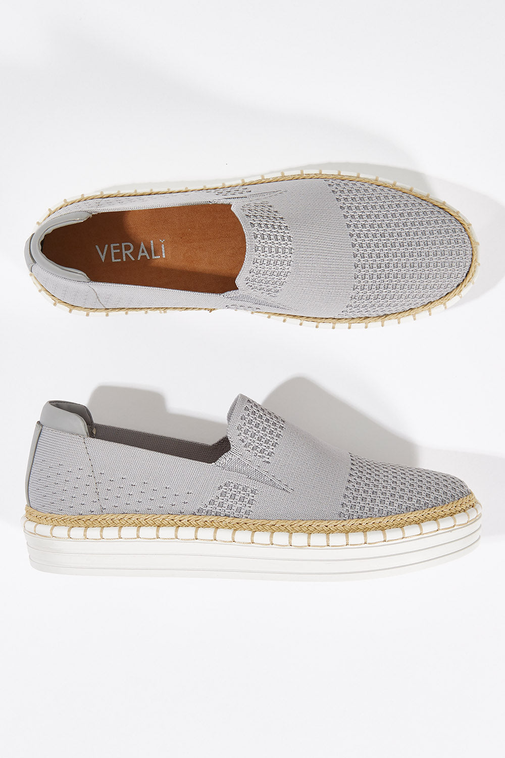 A model wearing size 39 of the Queen Stretch Flat in colour Grey (Grey), from the front, showing the whole outfit
