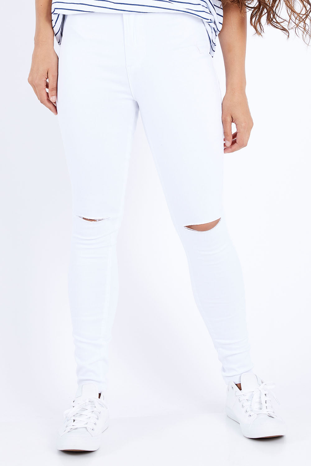 Model Larissa wearing size 10 of the Lucy Ripped Knee High Rise Jean in colour White (White), from the front, cropped image