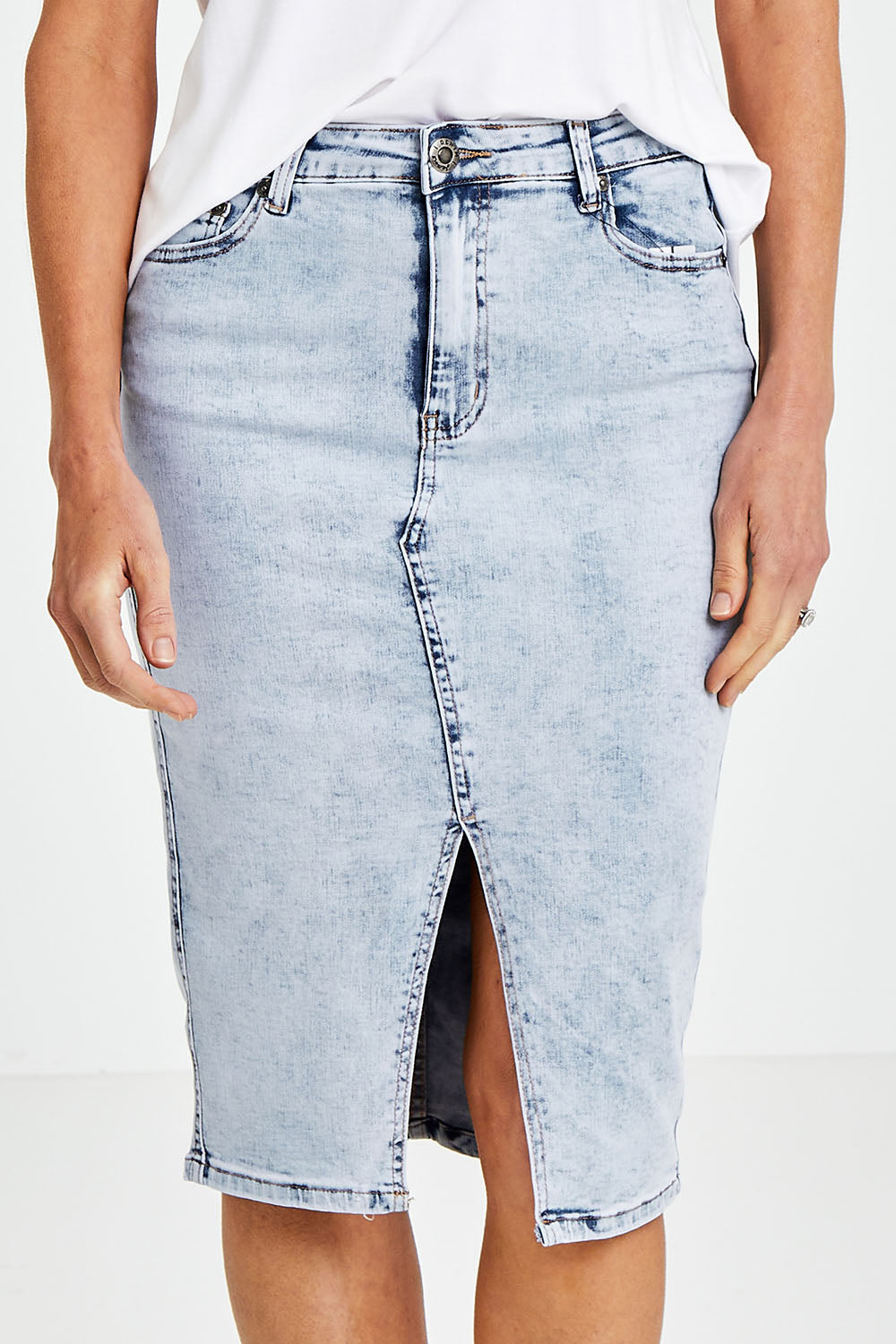 Model Kelly wearing size 10 of the Sarah Mid Denim Skirt in colour Lightwash (Blue), from the front, cropped image