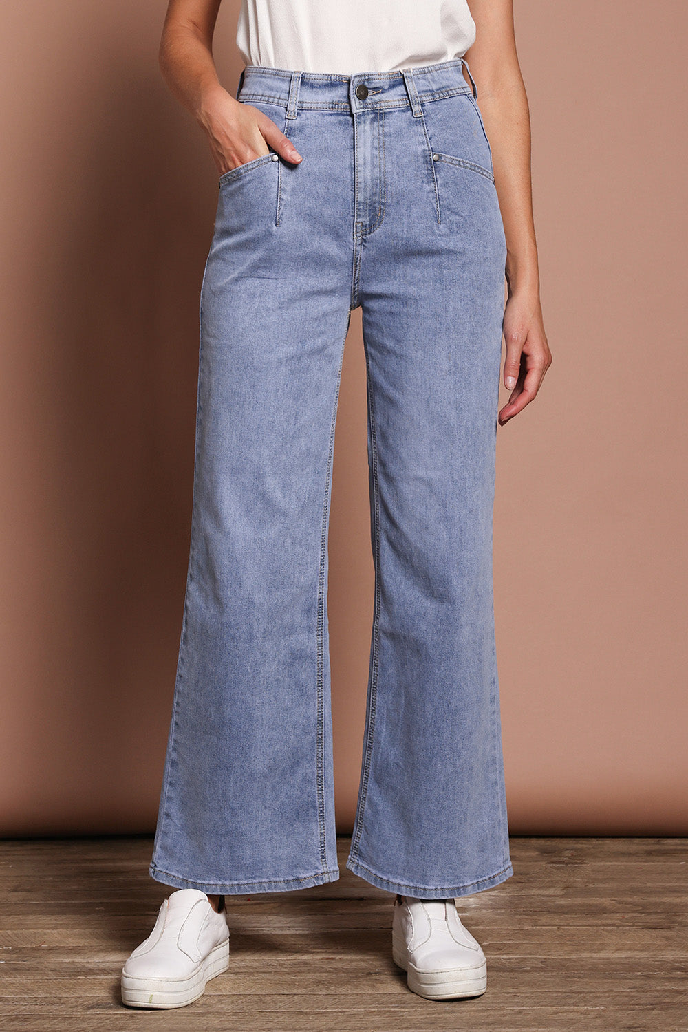 Model Madeline wearing size 9 of the Candice Wide Leg Jean in colour Lightblue (Blue), from the front, cropped image