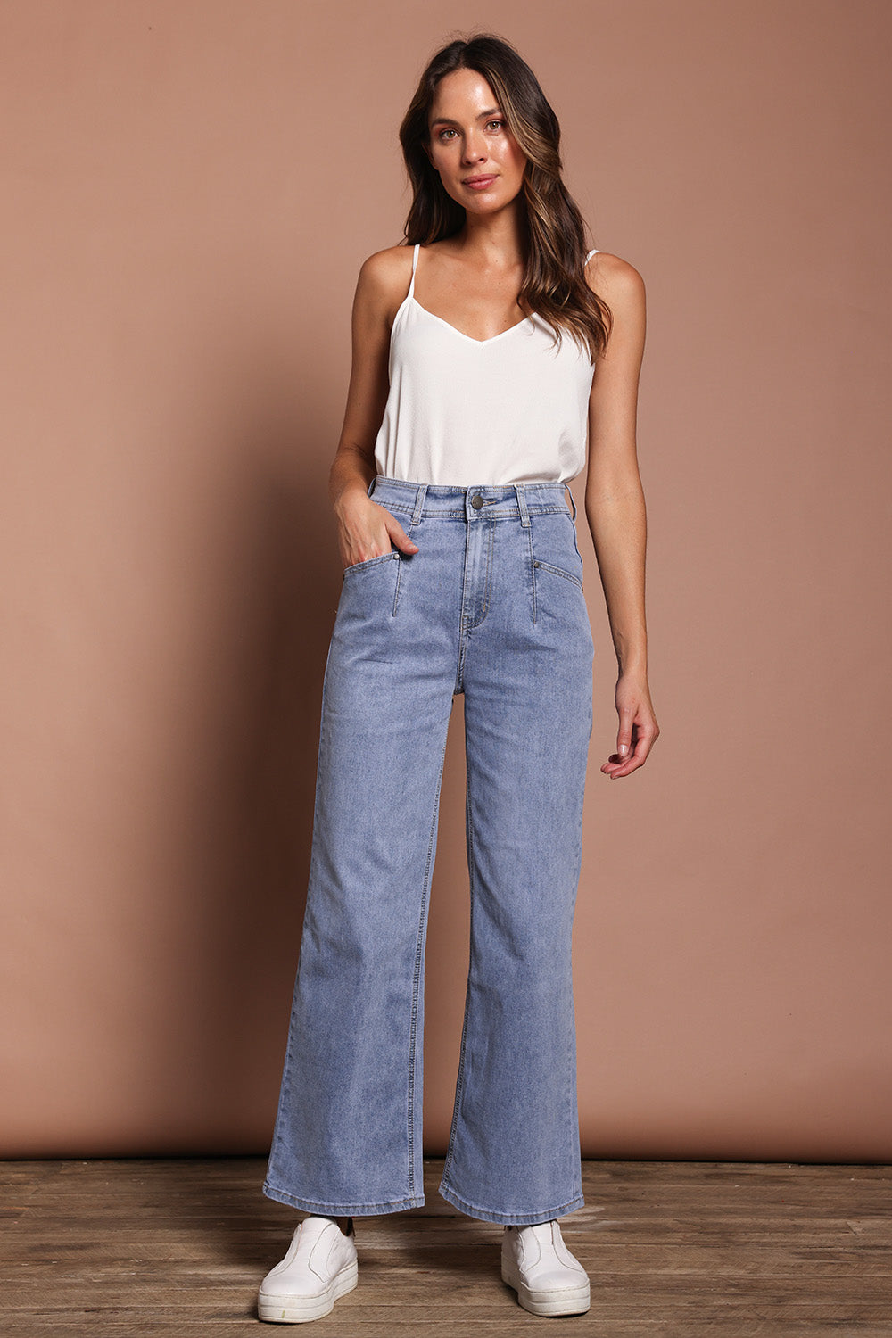 Model Madeline wearing size 9 of the Candice Wide Leg Jean in colour Lightblue (Blue), from the front, showing the whole outfit