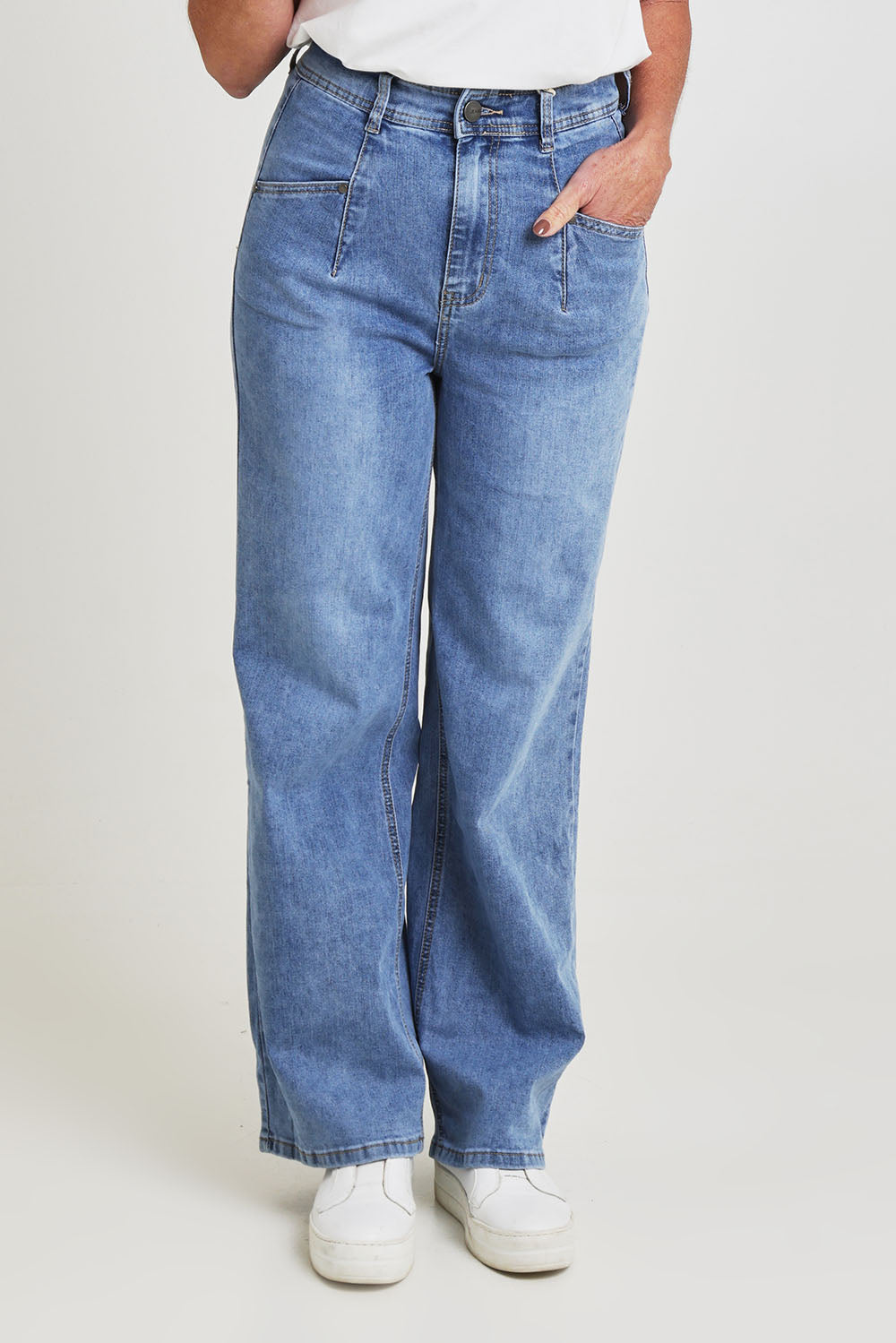 Model Sandy wearing size 9 of the Candice Wide Leg Jean in colour Lightblue (Blue), from the front, cropped image