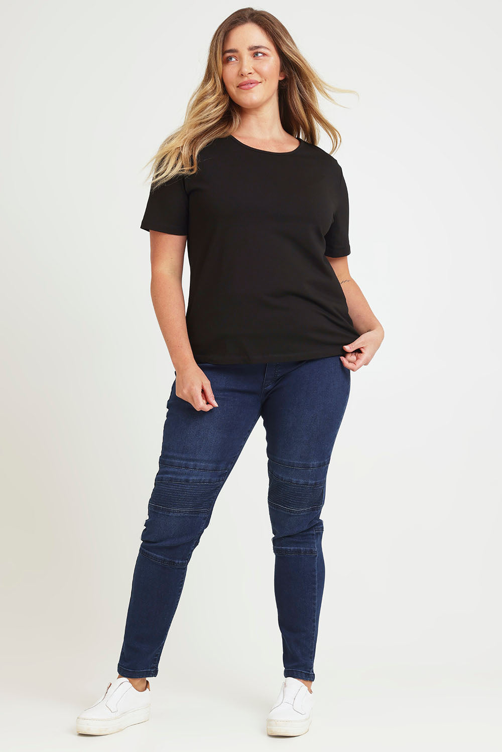 Model Chanel wearing size 16 of the River Ribbed Pull On Jean in colour Darkdenim (Blue), from the front, showing the whole outfit