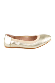 Product shot of the Ava Leather Flat - Lightgold in colour Lightgold, from the front