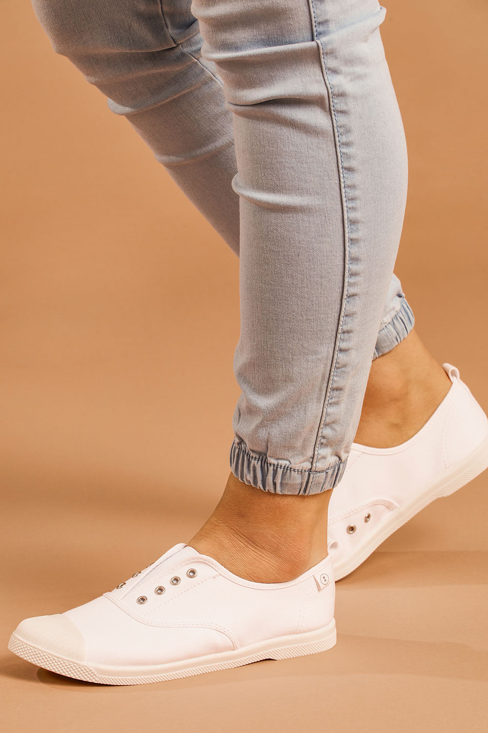 A model wearing size 38 of the Euro Elastic Plimsole in colour White (White), from the front, cropped image