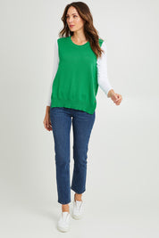 Model Madeline wearing size S of the Essential Vest in colour Emerald (Green), from the front, showing the whole outfit