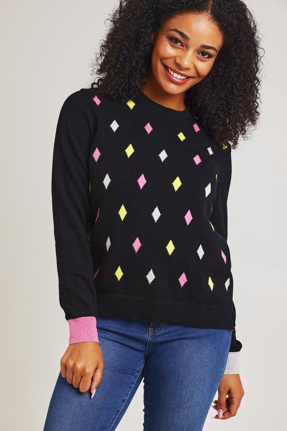 Model Ziara wearing size S of the Magestic Cotton Cashmere Crew in colour Black (Black), from the front, cropped image