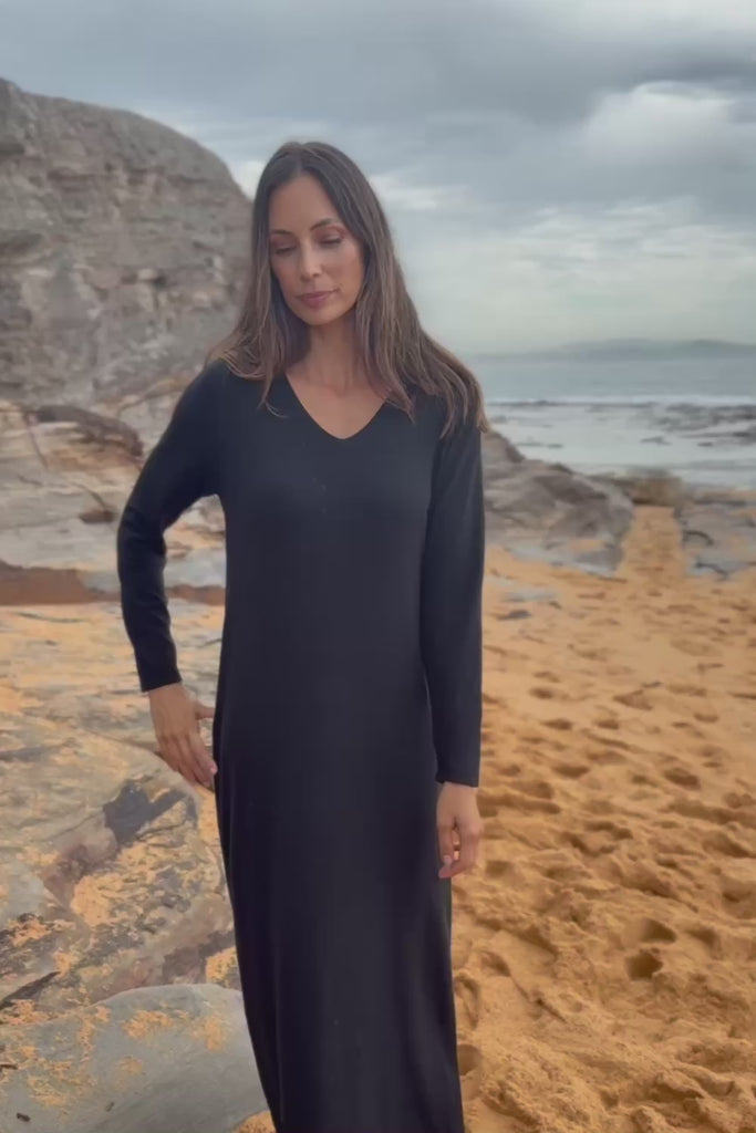 The Comfort True Knit Dress - Black