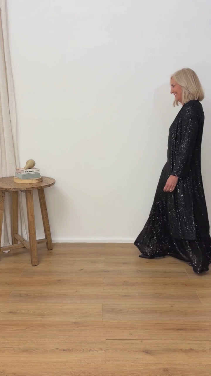 The All Black Moonlight Bird Capsule