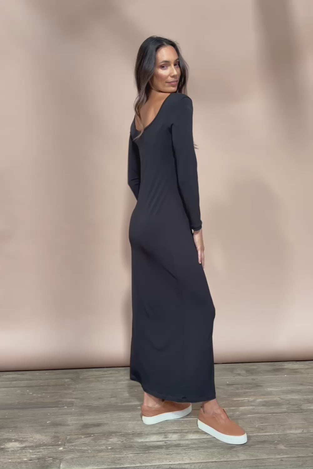 The Long Sleeve Comfort Maxi - Black