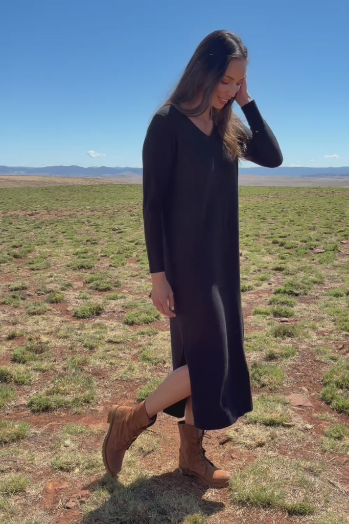 The Comfort True Knit Dress – Black
