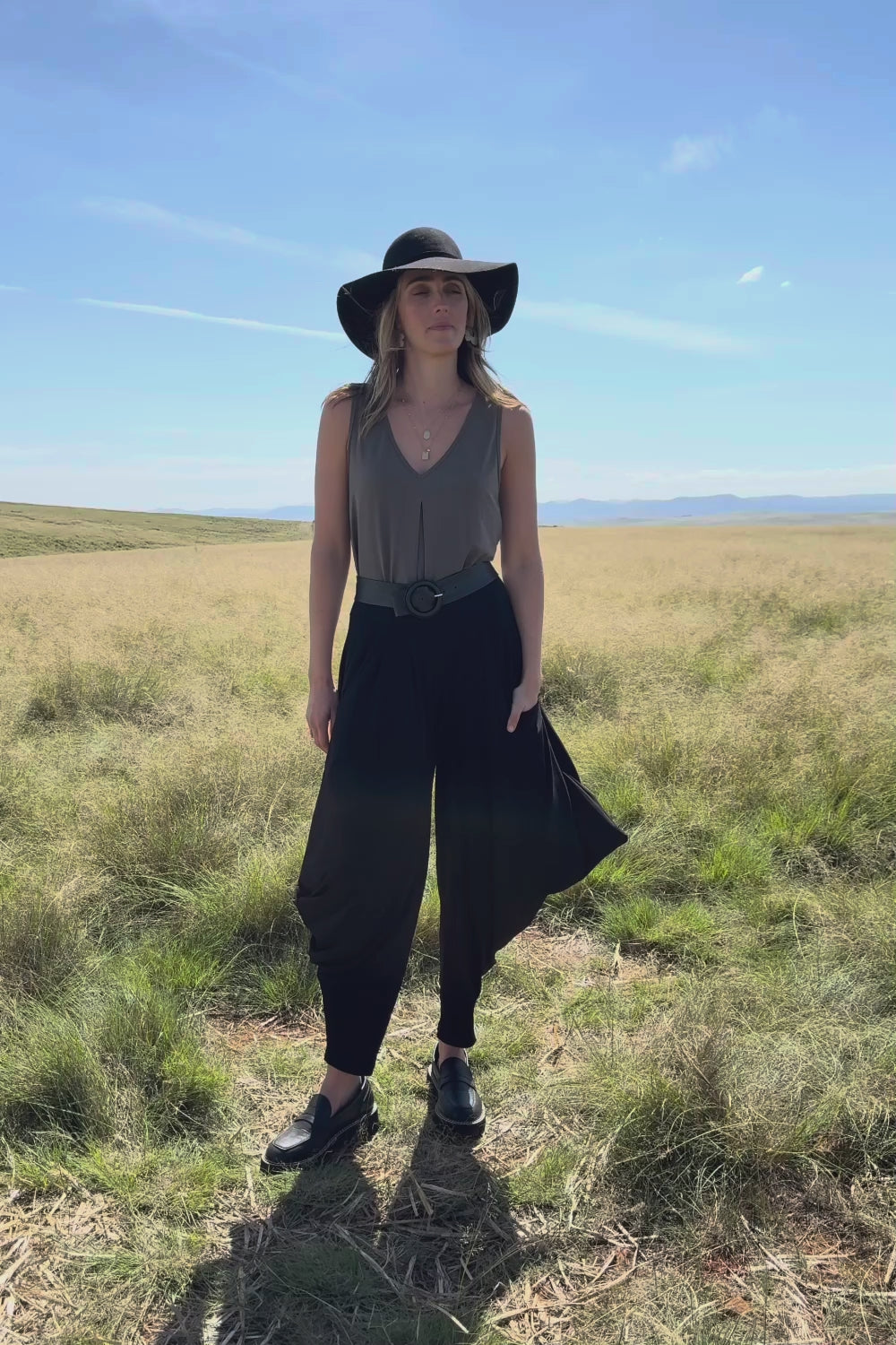 The Wanderer In Me Travel Pant - Black