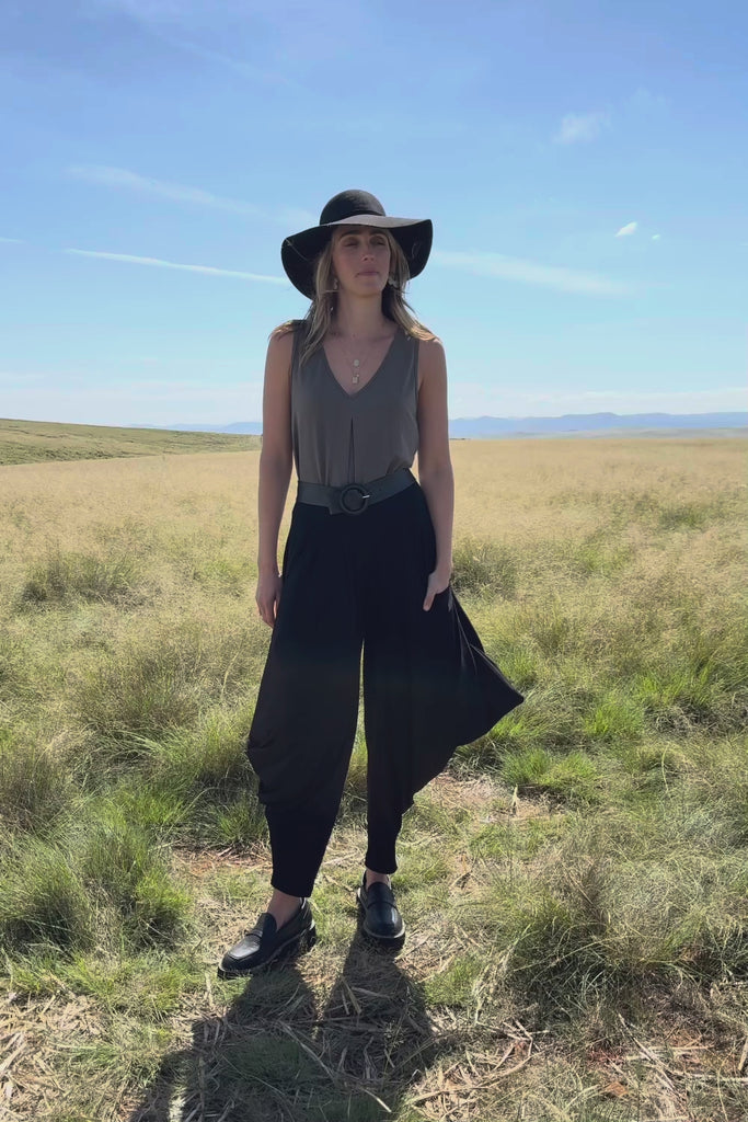 The Wanderer In Me Travel Pant - Black