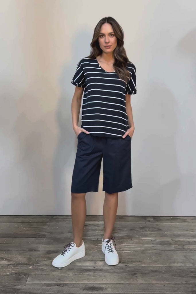 The Striped V Neck Tee - Navywhite