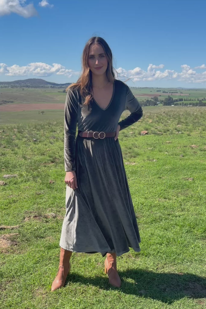 Love By Candlelight Velvet Dress – Moss